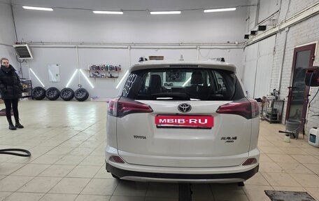 Toyota RAV4, 2017 год, 2 400 000 рублей, 5 фотография