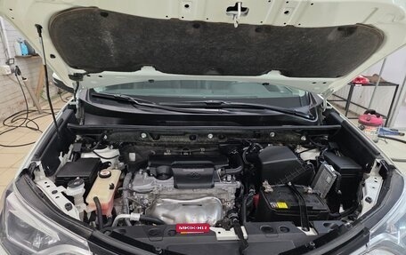 Toyota RAV4, 2017 год, 2 400 000 рублей, 13 фотография