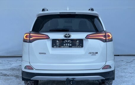 Toyota RAV4, 2018 год, 2 350 000 рублей, 7 фотография