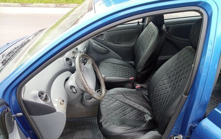 Toyota Yaris I рестайлинг, 2001 год, 350 000 рублей, 7 фотография