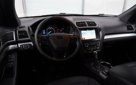 Ford Explorer VI, 2017 год, 2 780 000 рублей, 10 фотография