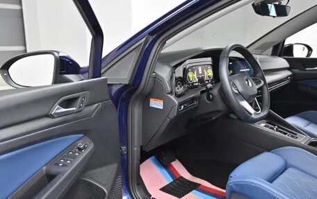 Volkswagen Golf VIII, 2023 год, 2 600 000 рублей, 4 фотография