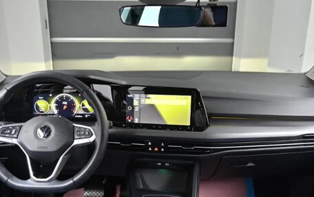 Volkswagen Golf VIII, 2023 год, 2 600 000 рублей, 8 фотография