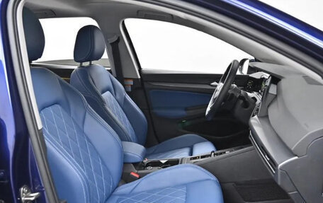 Volkswagen Golf VIII, 2023 год, 2 600 000 рублей, 9 фотография