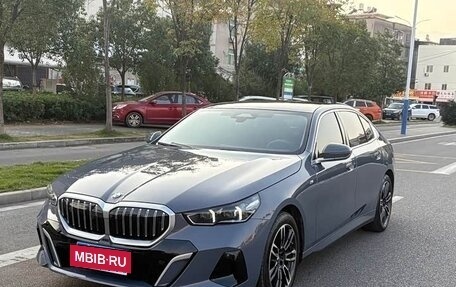 BMW 5 серия, 2024 год, 5 554 000 рублей, 2 фотография