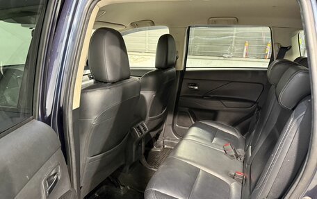 Mitsubishi Outlander III рестайлинг 3, 2019 год, 1 899 800 рублей, 6 фотография