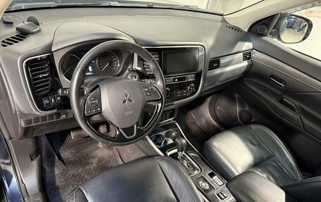 Mitsubishi Outlander III рестайлинг 3, 2019 год, 1 899 800 рублей, 8 фотография