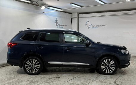 Mitsubishi Outlander III рестайлинг 3, 2019 год, 1 899 800 рублей, 17 фотография