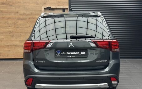 Mitsubishi Outlander III рестайлинг 3, 2018 год, 2 349 000 рублей, 5 фотография