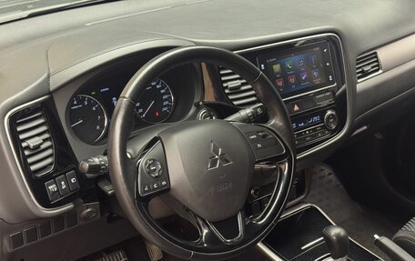 Mitsubishi Outlander III рестайлинг 3, 2018 год, 2 349 000 рублей, 10 фотография