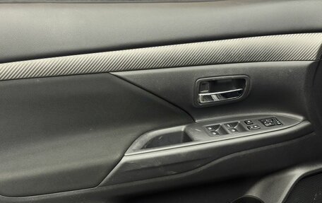 Mitsubishi Outlander III рестайлинг 3, 2018 год, 2 349 000 рублей, 16 фотография