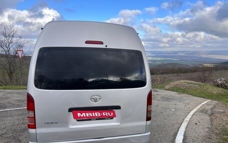 Toyota HiAce H200, 2010 год, 1 670 000 рублей, 4 фотография