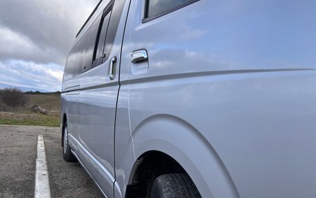 Toyota HiAce H200, 2010 год, 1 670 000 рублей, 7 фотография