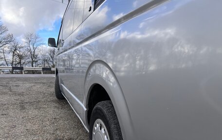 Toyota HiAce H200, 2010 год, 1 670 000 рублей, 8 фотография