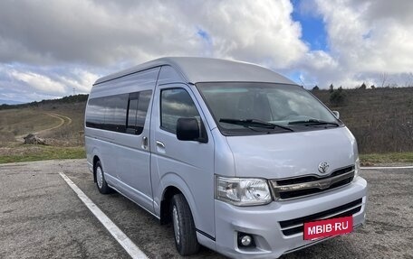 Toyota HiAce H200, 2010 год, 1 670 000 рублей, 3 фотография