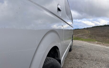 Toyota HiAce H200, 2010 год, 1 670 000 рублей, 6 фотография