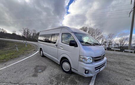 Toyota HiAce H200, 2010 год, 1 670 000 рублей, 12 фотография