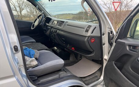 Toyota HiAce H200, 2010 год, 1 670 000 рублей, 21 фотография