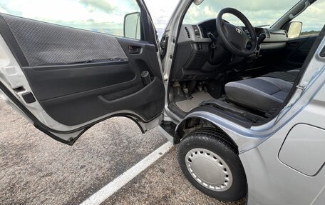 Toyota HiAce H200, 2010 год, 1 670 000 рублей, 19 фотография