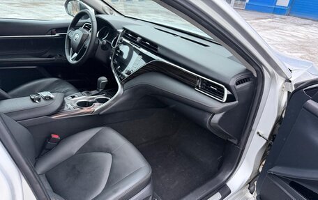 Toyota Camry, 2021 год, 2 070 000 рублей, 20 фотография