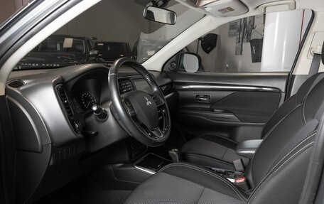 Mitsubishi Outlander III рестайлинг 3, 2020 год, 2 301 300 рублей, 9 фотография