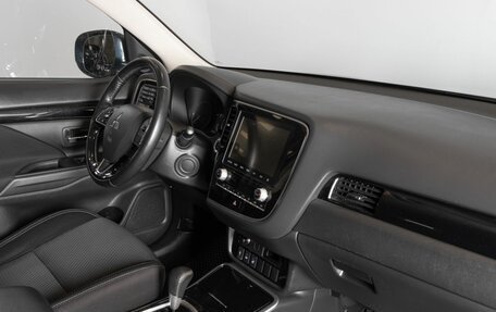 Mitsubishi Outlander III рестайлинг 3, 2020 год, 2 301 300 рублей, 8 фотография