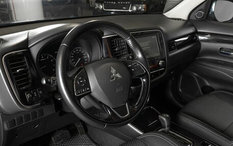 Mitsubishi Outlander III рестайлинг 3, 2020 год, 2 301 300 рублей, 5 фотография