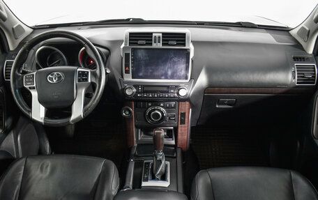 Toyota Land Cruiser Prado 150 рестайлинг 2, 2015 год, 3 290 000 рублей, 14 фотография