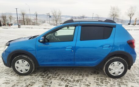 Renault Sandero II рестайлинг, 2020 год, 750 000 рублей, 2 фотография