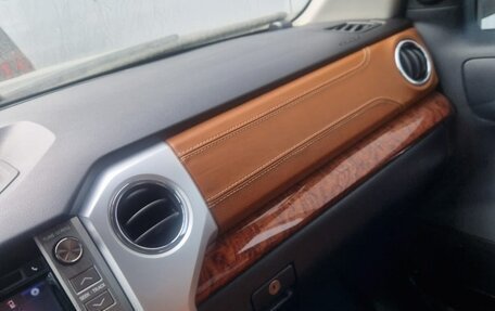 Toyota Tundra II, 2013 год, 5 000 000 рублей, 6 фотография