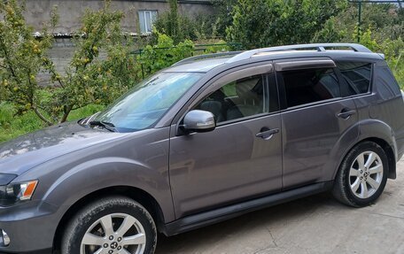 Mitsubishi Outlander III рестайлинг 3, 2010 год, 1 400 000 рублей, 2 фотография