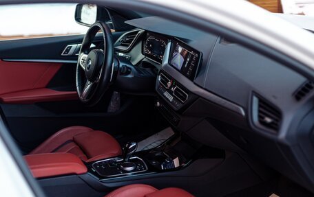 BMW 1 серия, 2022 год, 4 950 000 рублей, 18 фотография