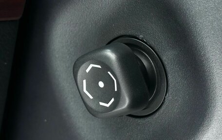 Toyota Land Cruiser Prado 150 рестайлинг 2, 2015 год, 3 849 000 рублей, 26 фотография