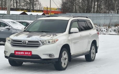 Toyota Highlander III, 2013 год, 1 630 000 рублей, 1 фотография