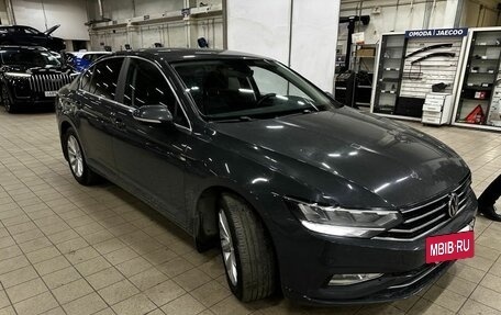 Volkswagen Passat B8 рестайлинг, 2021 год, 2 280 000 рублей, 2 фотография