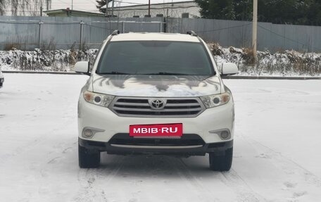 Toyota Highlander III, 2013 год, 1 630 000 рублей, 2 фотография
