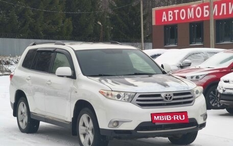 Toyota Highlander III, 2013 год, 1 630 000 рублей, 3 фотография