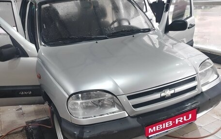 Chevrolet Niva I рестайлинг, 2006 год, 445 500 рублей, 9 фотография