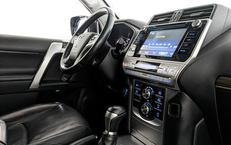 Toyota Land Cruiser Prado 150 рестайлинг 2, 2019 год, 5 855 000 рублей, 29 фотография