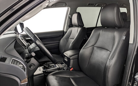 Toyota Land Cruiser Prado 150 рестайлинг 2, 2019 год, 5 855 000 рублей, 20 фотография