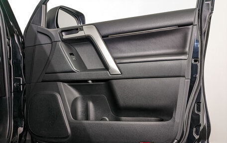 Toyota Land Cruiser Prado 150 рестайлинг 2, 2019 год, 5 855 000 рублей, 25 фотография