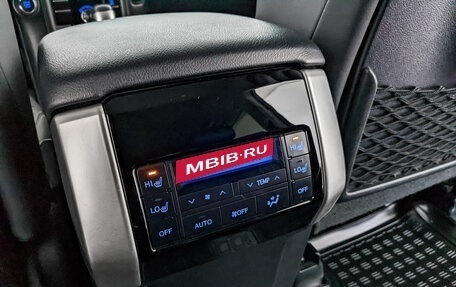 Toyota Land Cruiser Prado 150 рестайлинг 2, 2019 год, 5 855 000 рублей, 26 фотография