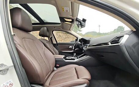 BMW 3 серия, 2022 год, 2 679 999 рублей, 11 фотография