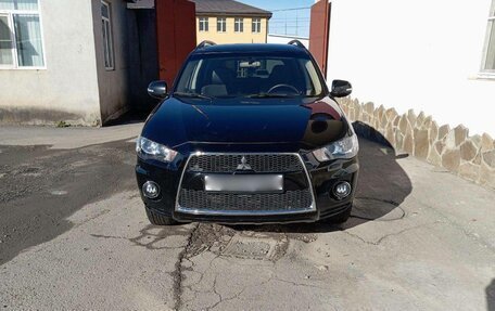 Mitsubishi Outlander III рестайлинг 3, 2011 год, 1 200 000 рублей, 2 фотография