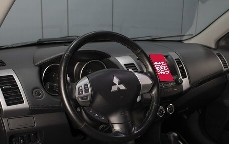 Mitsubishi Outlander III рестайлинг 3, 2010 год, 960 000 рублей, 11 фотография