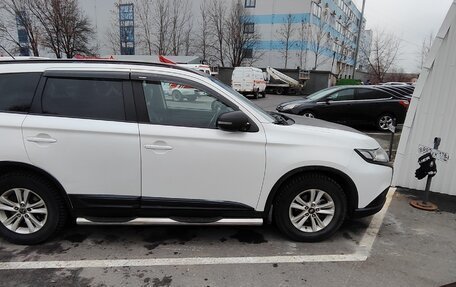 Mitsubishi Outlander III рестайлинг 3, 2016 год, 1 600 000 рублей, 5 фотография