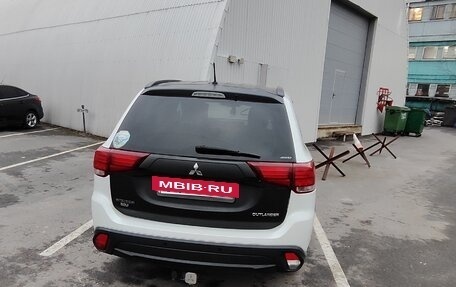 Mitsubishi Outlander III рестайлинг 3, 2016 год, 1 600 000 рублей, 4 фотография