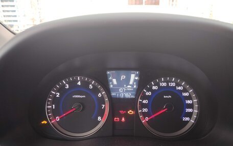 Hyundai Solaris II рестайлинг, 2012 год, 1 000 000 рублей, 10 фотография