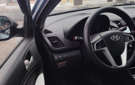 Hyundai Solaris II рестайлинг, 2012 год, 1 000 000 рублей, 8 фотография