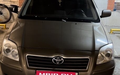 Toyota Avensis III рестайлинг, 2005 год, 530 000 рублей, 1 фотография